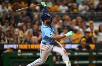 Junior Caminero jonronea más que en 2025