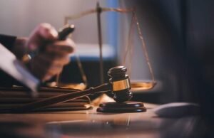 Justicia alemana exime a un repartidor que se subió a un Porsche