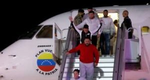 Llega otro avión a Venezuela con 172 migrantes desde EE. UU.