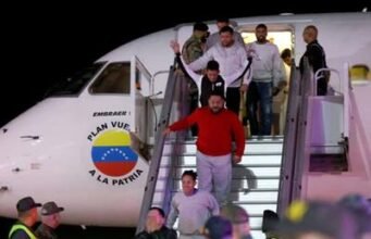 Llega otro avión a Venezuela con 172 migrantes desde EE. UU.