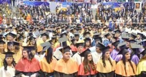 Los títulos universitarios no se podrán retener, según proyecto