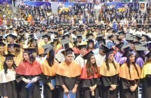Los títulos universitarios no se podrán retener, según proyecto