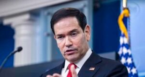 Aspirante demócrata al escaño de Marco Rubio busca el voto cubano