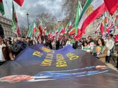 Iraníes pro Sha celebran en Londres el ataque a Irán