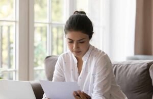 Más mujeres con préstamos formales en RD, pero por menos dinero