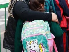 México aprueba restringir celulares y pantallas en escuelas básica