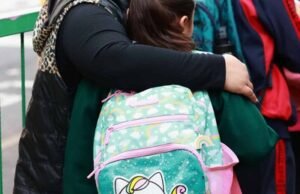 México aprueba restringir celulares y pantallas en escuelas básica