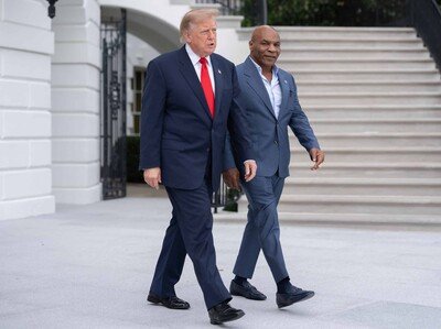 mike-tyson-aparece-con-trump-en-la-casa-blanca-f8dad4a0-focus-0.03-0.74-400-300