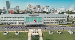 Abinader emite decreto con ascensos y retiros en Fuerzas Armadas