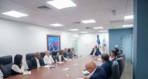 Ministro se reúne con comerciantes por guerra en Medio Oriente