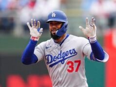 MLB: Teoscar Hernández impulsa seis carreras