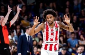 Montero y el Olympiacos tumban a un Barça desafiante