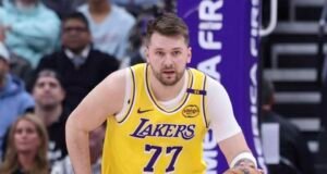 NBA: Doncic vuelve con 42 puntos en otra noche de récord de LeBron