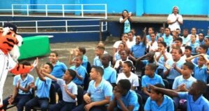DCNB y Tigres de Detroit donan utilerías a escuela en La Zurza