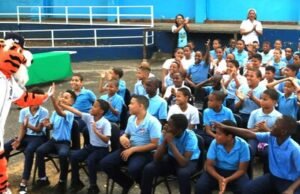 DCNB y Tigres de Detroit donan utilerías a escuela en La Zurza