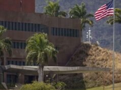 Nueva era en relaciones Venezuela con izamiento bandera Estados Unidos