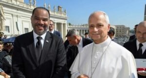 Pablo Ulloa extiende invitación al papa León XIV