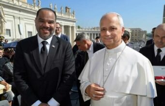 Pablo Ulloa extiende invitación al papa León XIV