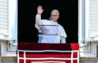León XIV visita Lampedusa y aboga por migrantes
