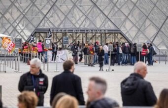 París se suma a la extensión de los toques de queda para esta noche
