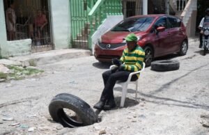 Peligroso hoyo amenaza a residentes en Villa Duarte