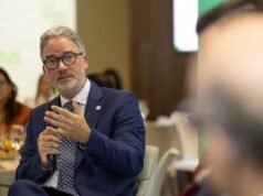 Gobierno y sector empresarial dialogan sobre crisis internacional