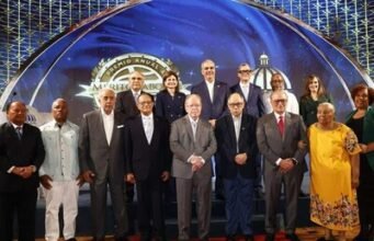 Reconocen a empresarios y sindicalistas por aportes al sector laboral