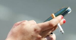 Reino Unido aprueba prohibición de fumar para nacidos después de 2008