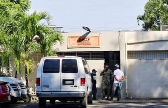 Muere hombre quemado por su hermano en Santiago