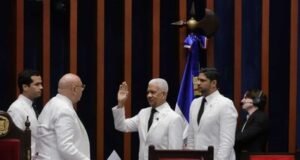 Ricardo de los Santos asume de nuevo como presidente del Senado