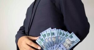 Salario promedio del sector financiero es de RD$64,320