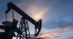 Petróleo Texas cae más de un 5 % tras el acuerdo de paz entre EE.UU