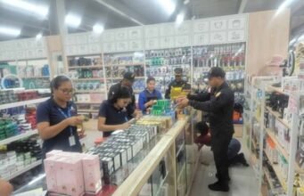 Decomisan más de 5,800 productos irregulares en comercios chinos