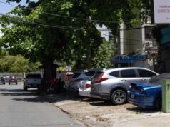 Sin agua, con basura y sin aceras: en la Zona Universitaria
