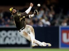 Tatis Jr. prueba versatilidad con su regreso al cuadro