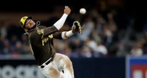 Tatis Jr. prueba versatilidad con su regreso al cuadro