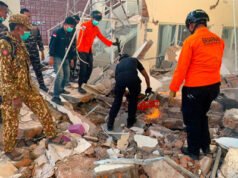 Casi 13,000 desplazados tras mortal terremoto en Indonesia