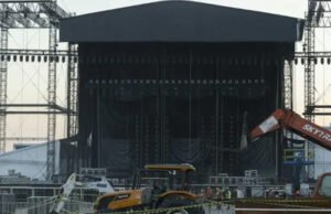 Trabajador que montaba estructura de concierto de Shakira muere