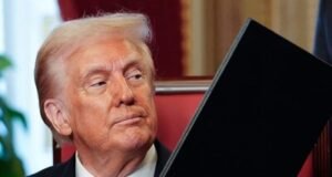 Trump impone arancel 10% tras fallo de la Corte Suprema