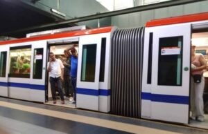 Usuarios enfrentan largas esperas en la Línea 2 del Metro por avería
