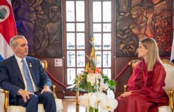 Abinader sostiene reunión bilateral con Laura Fernández Delgado