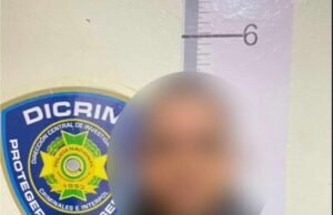 Detienen hombre acusado de sustraer prendas y dinero de residencia